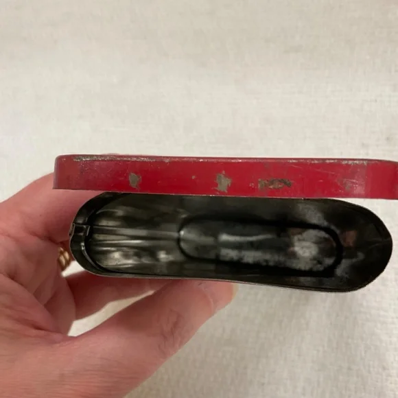 Vintage Velvet Pipe & Cigarette Tobacco Tin Collectible - Picture 8 of 11